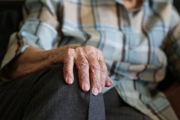 В Чили старейший в мире мужчина скончался после падения с кровати