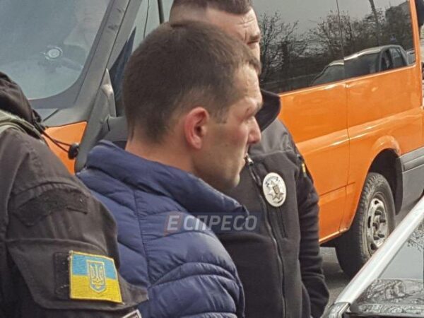 В Киеве пьяный сотрудник автомойки угнал и разбил авто Медведчука