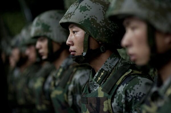 В Китае военным запретят заказ еды и онлайн-трансляции