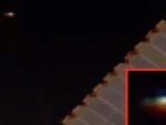Возле МКС пролетел НЛО, «выплюнувший» красный шар