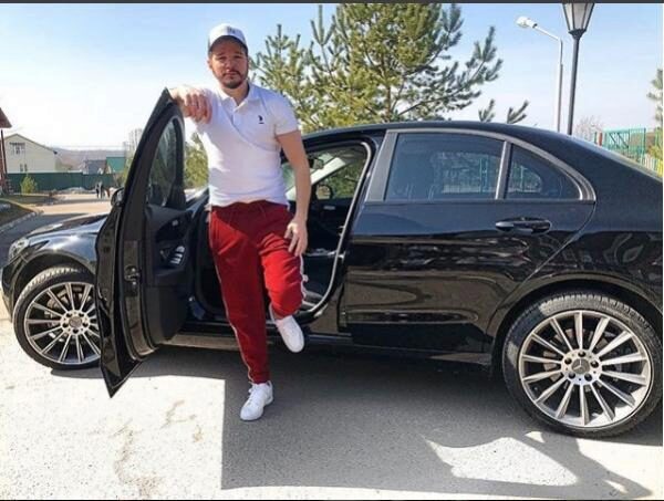 Хейтеры заявили, что компания подарила Антону Гусеву Mercedes без колес