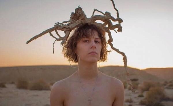 Ирина Горбачёва устроила обнажённую фотосессию в пустыне