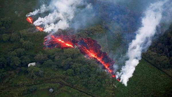 На Гавайях объявили эвакуацию из-за образования новой вулканической трещины