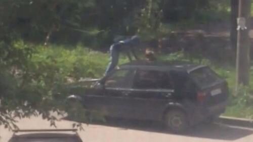 Прыгающие по машинам хулиганы в Иваново оказались на видео