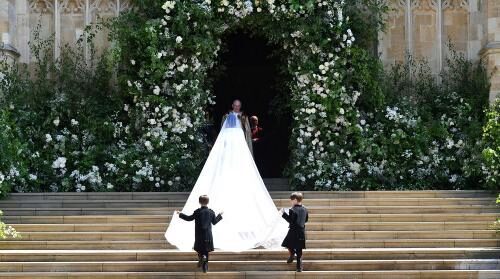 Русские традиции: «Вечерний Ургант» представил комичную вариацию событий свадьбы принца Гарри и Меган Маркл