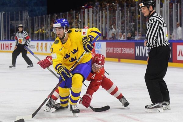 Сборная России проиграла сборной Швеции на ЧМ-2018 по хоккею и заняла 2-е место в группе А
