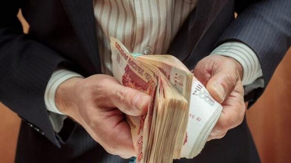 Средняя зарплата екатеринбуржцев вырастет до 130 тыс. рублей