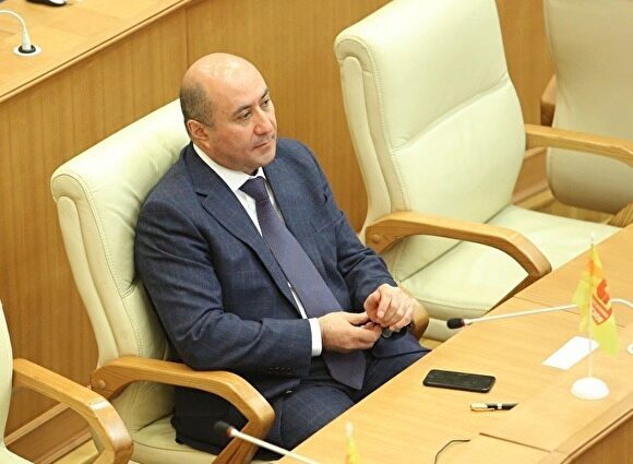 Суд отложил второй иск к свердловскому Заксобранию по декларации Карапетяна