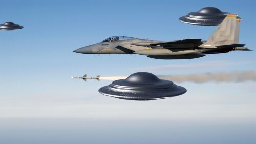 В Интернете завязался ярый спор между уфологами из-за видео с окружённым НЛО военным самолётом