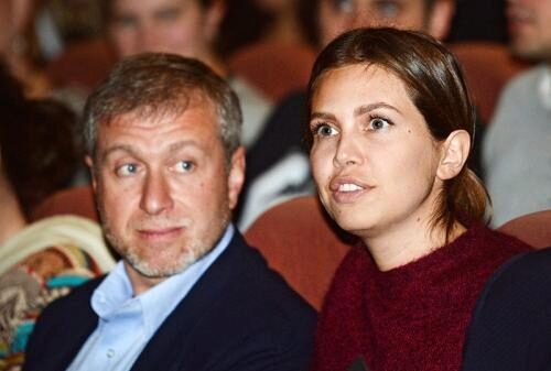 Дарья Жукова и Роман Абрамович воссоединились в Москве