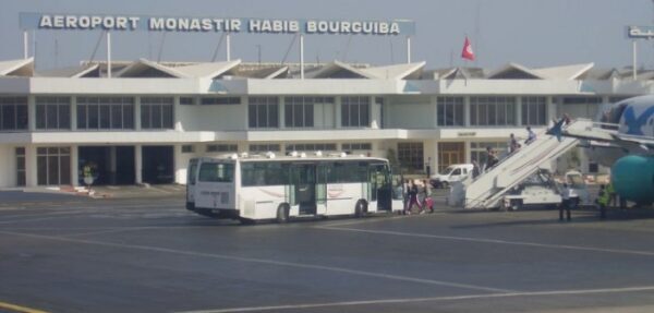 МИД: часть туристов вернулась из Туниса в Украину