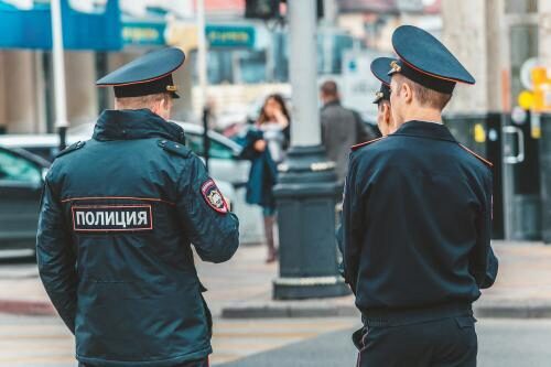Полиция опровергла информацию о нападении мужчины с мачете на жителей Москвы
