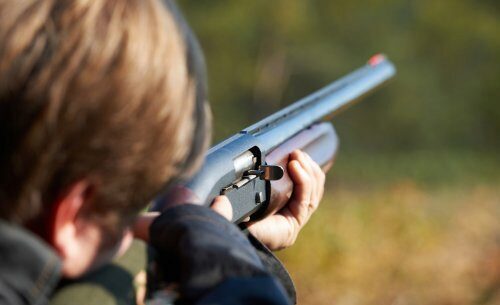В Новгородской области мальчик во время игры застрелил свою сверстницу