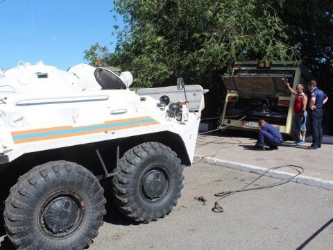В Саратове для эвакуации автобуса спасатели применили БТР