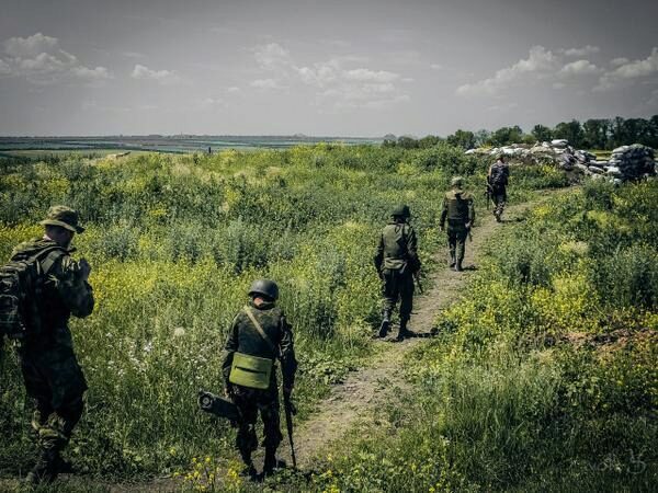 ВСУ массово оставляют позиции в Донбассе – военкоры