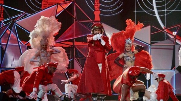 Концертный костюм Филиппа Киркорова на дне рождения Григория Лепса напомнил фанатам форму швейцара