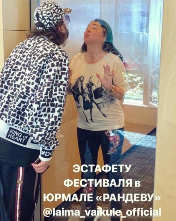 Лолита Милявская поразила поклонников страстным поцелуем с Филиппом Киркоровым на фото в Instagram