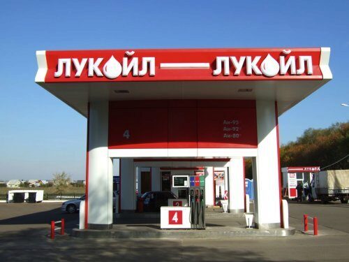 В Краснодаре на заправке в 70-литровый бак залили 74 литра бензина