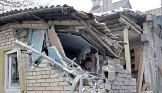 В оккупированном Докучаевске вечерним обстрелом повреждены 2 дома