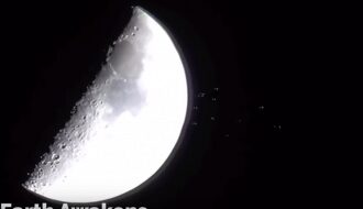 В сеть выложили видео группы НЛО, внезапно покинувших Луну