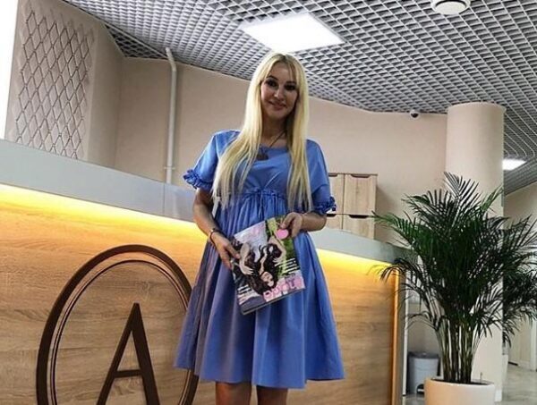 Лера Кудрявцева опубликовала фото ножки новорожденной дочери