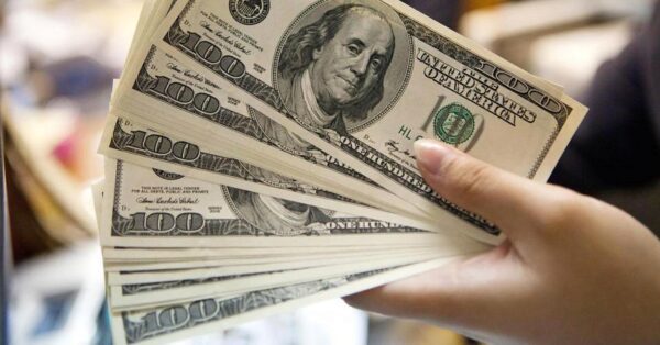 Аналитики: Доллар подешевеет на этой неделе до 67 рублей