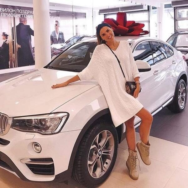 Элла Суханова получила в дар дорогой автомобиль марки BMW