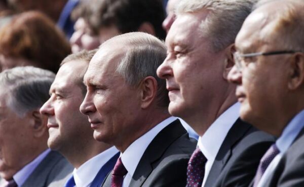 Путин с Медведевым поддержат Собянина в «день тишины»?