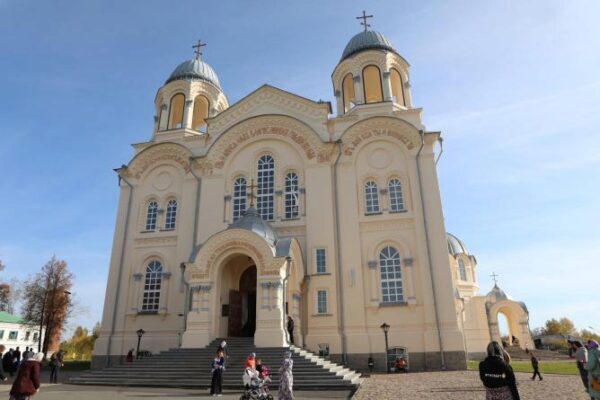 В Свято-Николаевском монастыре почтили память Симеона Верхотурского архиерейским богослужением