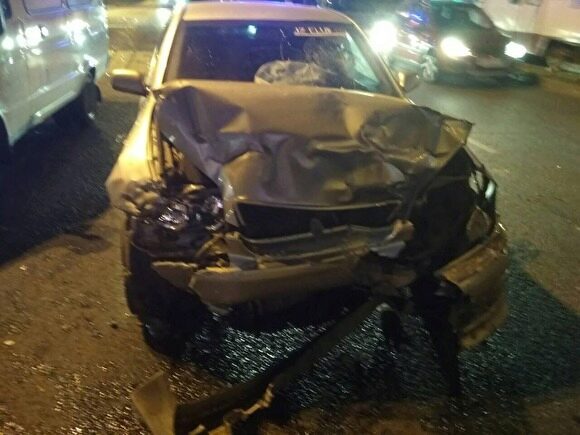 В Челябинске при столкновении двух авто погиб водитель, трое пострадали