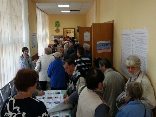 Депутаты парламента Петербурга против досрочного голосования, а глава Горизбиркома за голосование в один тур