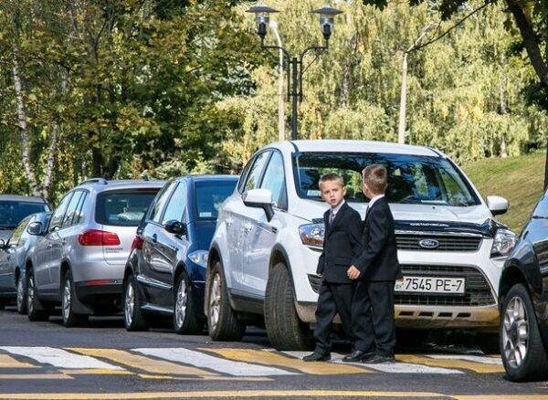 Петр Шкуматов предложил идею школьного такси для решения проблемы парковок возле московских образовательных учреждений