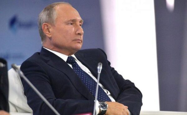 Путин: Молодые люди с неустойчивой психикой создают для себя лжегероев