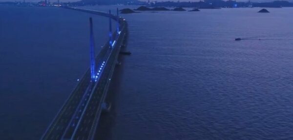 В Китае открыли самый длинный в мире мост над морем