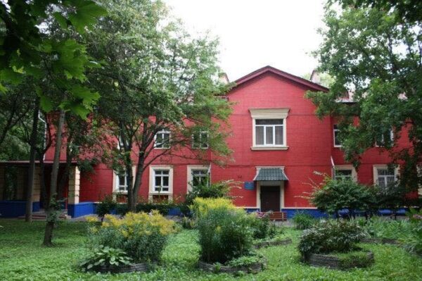 В Москве активисты намерены защитить от сноса уникальное историческое здание детского сада в Кунцево