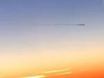 В небе над Ла-Маншем наблюдали странного длинного «головастика»