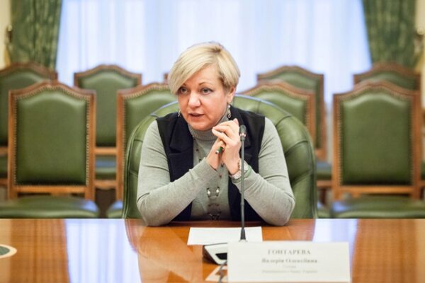 Жена генпрокурора Украины анонсировала отставку главы нацбанка