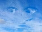 Жители Великобритании наблюдали в небе огромное «лицо Бога»