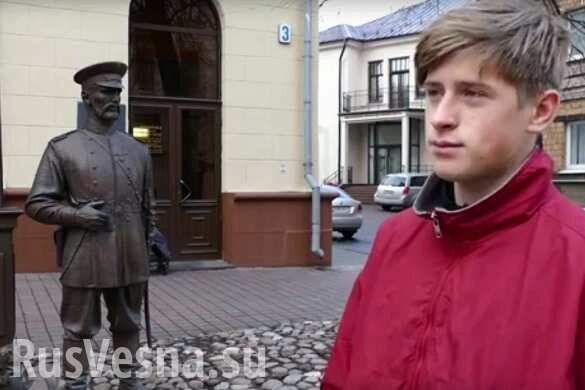 Белорусские милиционеры заставили малолетнего хулигана извиниться перед памятником (ВИДЕО)