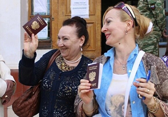 Большинство жителей Крыма под угрозой уголовного преследования: они не отчитались о втором гражданстве