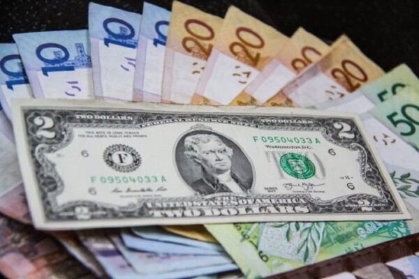 ЦБ установил официальные курсы доллара и евро на 22 ноября