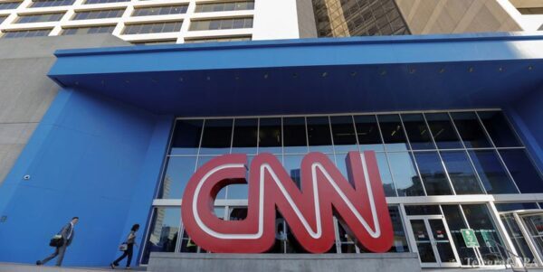 CNN подает в суд на Дональда Трампа