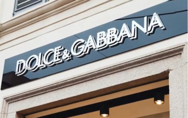 Dolce & Gabbana поглумился над дамой и разъярил китайцев