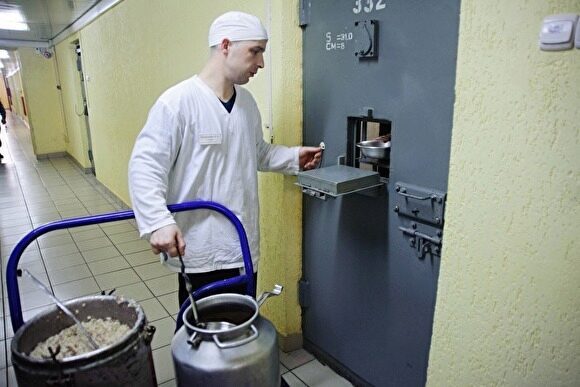 ФСИН заявила, что за 72 рубля осужденных мужчин в сутки кормят на 3300 калорий