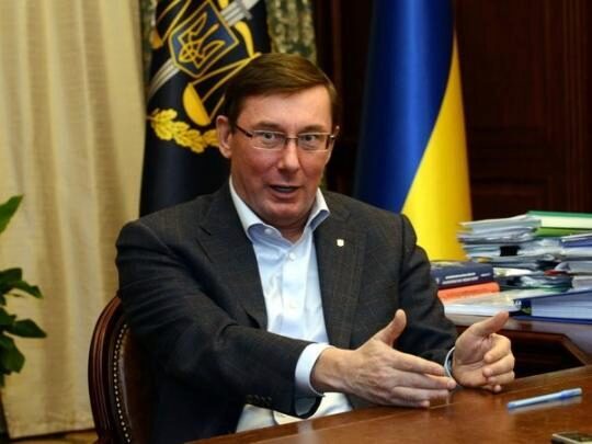 Генпрокурор Украины Юрий Луценко подает объявление об отставке