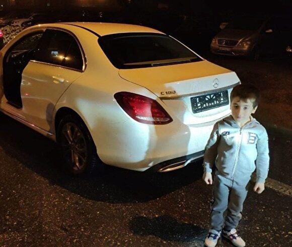 Кадыров подарил Mercedes пятилетнему мальчику, который отжался больше 4 тыс. раз