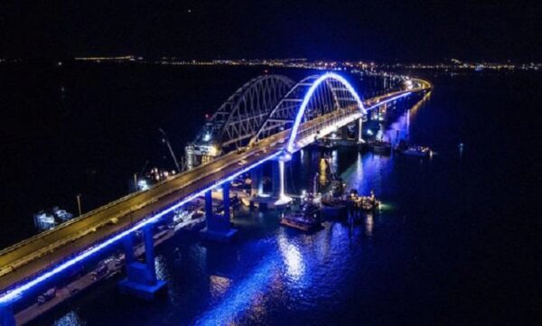 Киев сообщил о критической ситуации с Крымским мостом