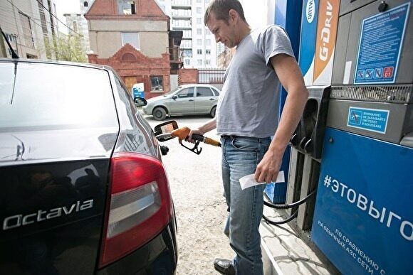 Козак объявил о заморозке цен на бензин в России