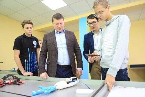 Красноярские школьники напечатали на принтере пластиковую киберруку