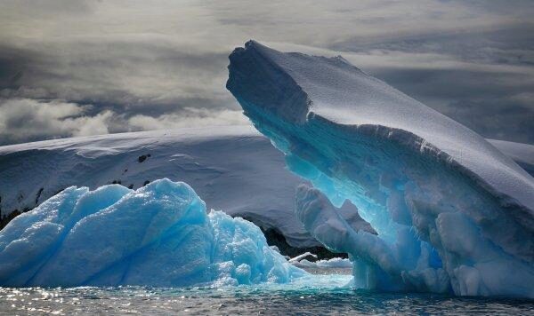 На снимках Антарктиды ученые обнаружили гигантский загадочный предмет